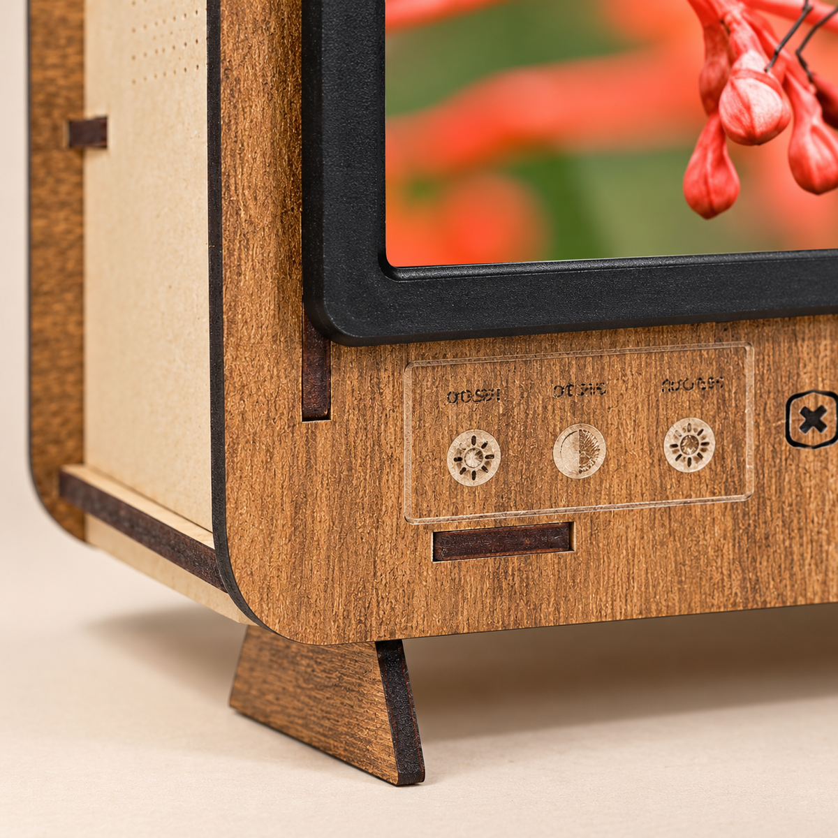 Retro TV-Shaped Wooden Phone Stand with Magnifying Screen - Hands-Free Mini Cinema