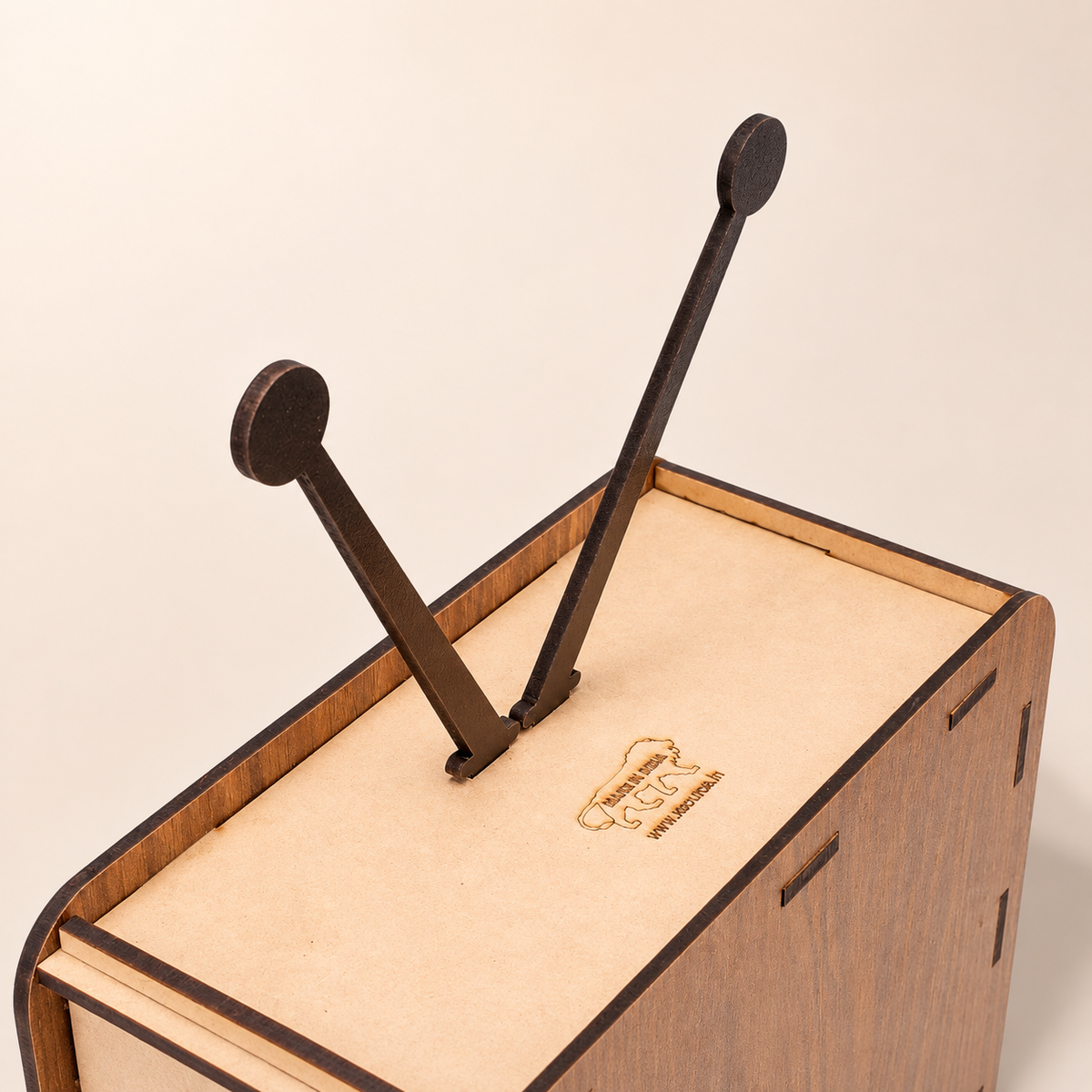 Retro TV-Shaped Wooden Phone Stand with Magnifying Screen - Hands-Free Mini Cinema